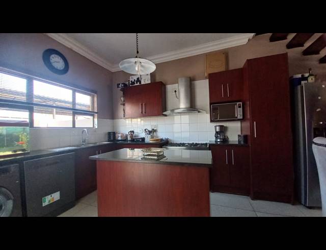 3 BEDROOM TOWNHOUSE TO LET IN SHELLYVALE